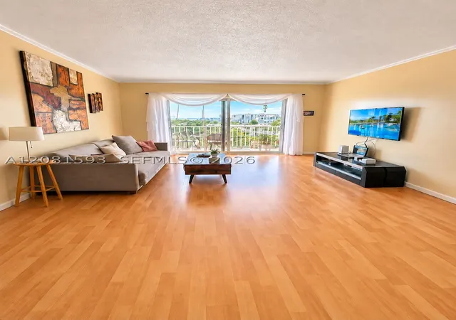 Listing Photo 5 - Condo for sale in building located at 2200 E Hallandale Bch Blvd, Hallandale Beach, FL 33009 - Unit #610