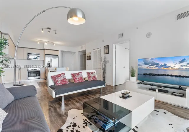Listing Photo 4 - Condo for sale in Baltus House located at 4250 Biscayne Blvd, Miami, FL 33137 - Unit #1008