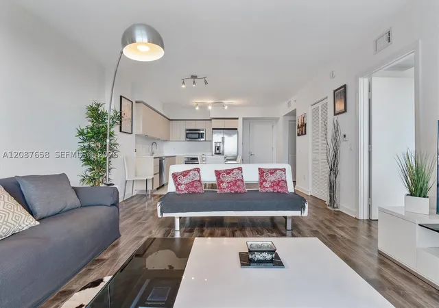 Listing Photo 5 - Condo for sale in Baltus House located at 4250 Biscayne Blvd, Miami, FL 33137 - Unit #1008