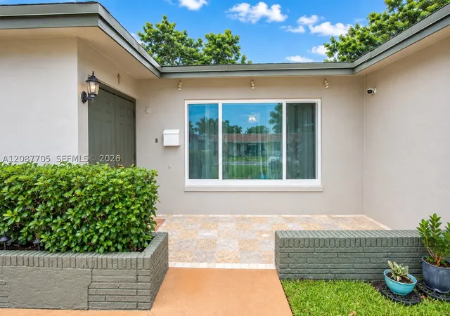 Photo 2 of Single family home for sale at 7303 Nw 59th Street, Tamarac, FL 33321 | MLS# A12087705 | Listing updated on 2026-09-12