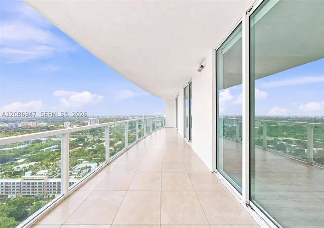 Listing Photo 4 - Condo for sale in Skyline On Brickell located at 2101 Brickell Ave, Miami, FL 33129 - Unit #3107