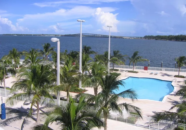 Listing Photo 1 - Condo for sale in Skyline On Brickell located at 2101 Brickell Ave, Miami, FL 33129 - Unit #1002