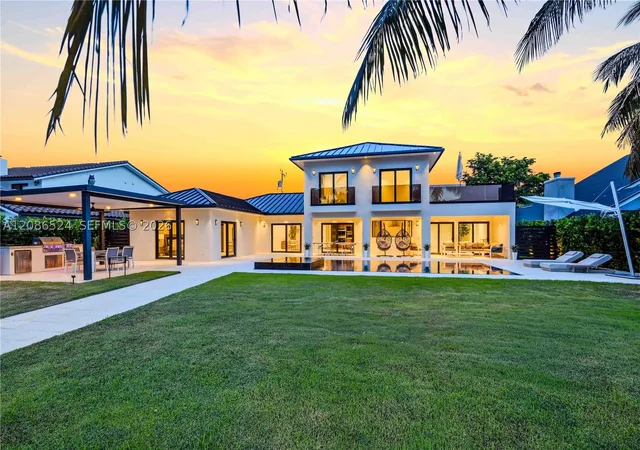 Photo 2 of Single family home for sale at 415 Holiday Dr, Hallandale Beach, FL 33009 | MLS# A12086524 | Listing updated on 2026-09-12