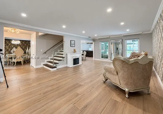 Photo 3 of Single family home for sale at 580 NW 66th Avenue, Plantation, FL 33317 | MLS# A12087104 | Listing updated on 2026-09-16