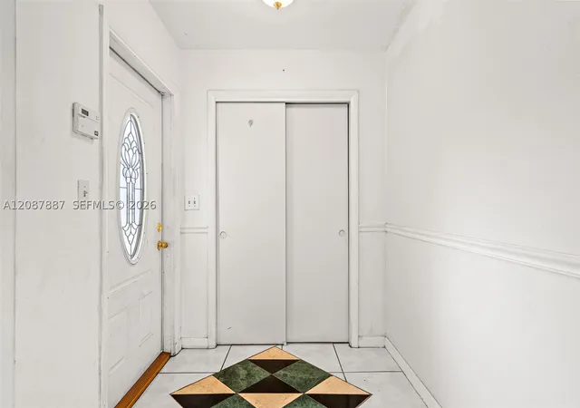 Photo 4 of Single family home for sale at 800 NW 48th Terrace, Plantation, FL 33317 | MLS# A12087887 | Listing updated on 2026-09-12