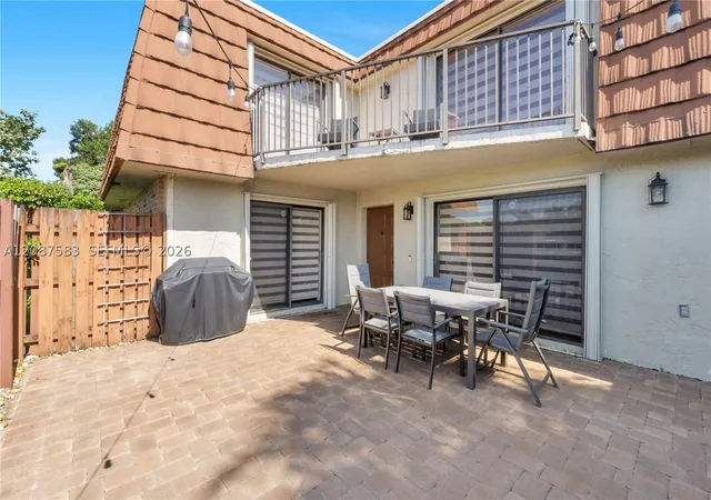 Photo 3 of Townhouse for sale at 11882 Sw 12th Place, Davie, FL 33325 | MLS# A12087583 | Listing updated on 2026-09-17