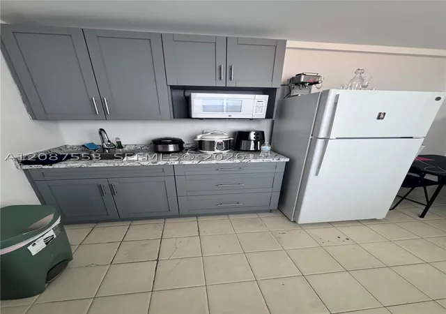 Listing Photo 2 - Condo for sale in building located at 3315 SW 91st Ave, Miami, FL 33165