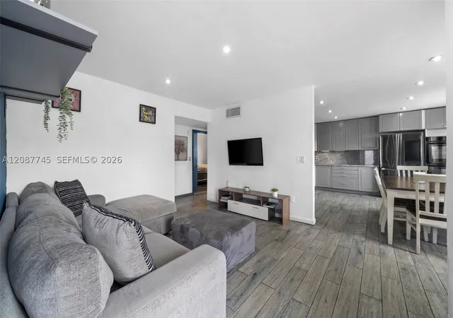 Listing Photo 4 - Condo for sale in building located at 2858 Pine Tree Dr, Miami Beach, FL 33140 - Unit #5