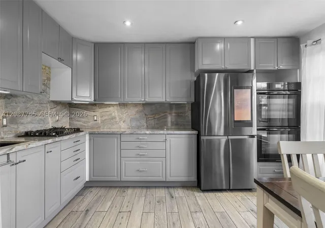 Listing Photo 5 - Condo for sale in building located at 2858 Pine Tree Dr, Miami Beach, FL 33140 - Unit #5