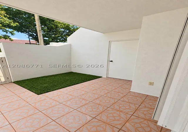 Listing Photo 4 - Condo for sale in building located at 15385 Sw 76Th Ter, Miami, FL 33193 - Unit #107