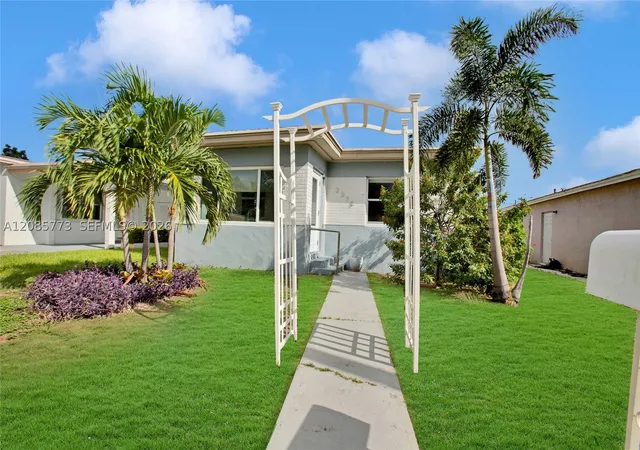 Photo 2 of Single family home for sale at 2315 Hope St, Hollywood, FL 33020 | MLS# A12085773 | Listing updated on 2026-09-15
