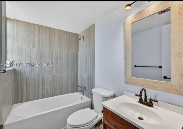 Listing Photo 5 - Condo for sale in building located at 1811 Jefferson, Hollywood, FL 33020 - Unit #705
