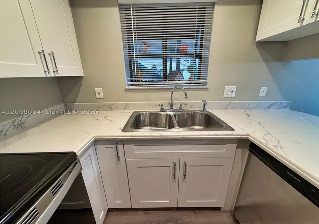 Listing Photo 5 - Condo for sale in building located at 8460 Shadow Ct, Coral Springs, FL 33071 - Unit #1-4
