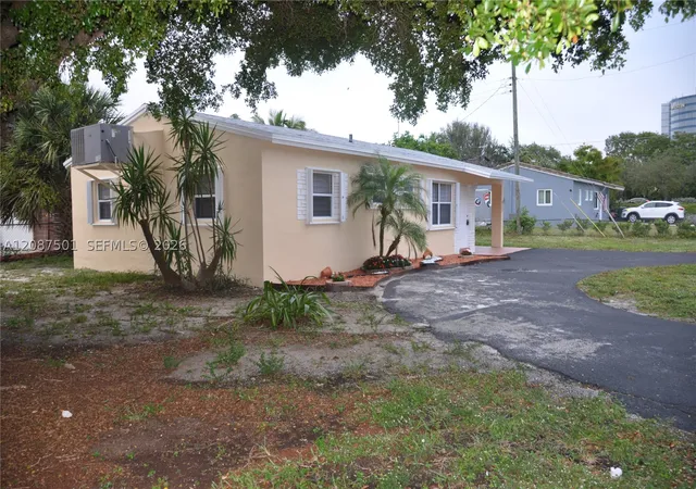Photo 2 of Single family home for sale at 571 Ne 61st Street, Oakland Park, FL 33334 | MLS# A12087501 | Listing updated on 2026-09-12