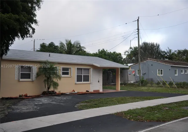 Photo 3 of Single family home for sale at 571 Ne 61st Street, Oakland Park, FL 33334 | MLS# A12087501 | Listing updated on 2026-09-12