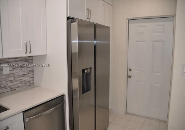 Photo 4 of Single family home for sale at 571 NE 61st Street, Oakland Park, FL 33334 | MLS# A12087501 | Listing updated on 2026-09-12