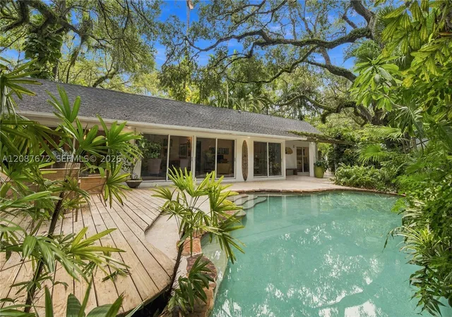 Photo 1 of Single family home for sale at 4005 S Loquat Ave, Miami, FL 33133 | MLS# A12087672 | Listing updated on 2026-09-25