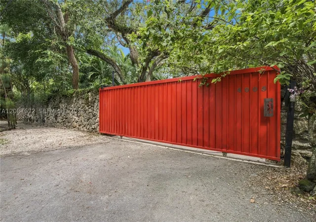 Photo 2 of Single family home for sale at 4005 S Loquat Ave, Miami, FL 33133 | MLS# A12087672 | Listing updated on 2026-09-25