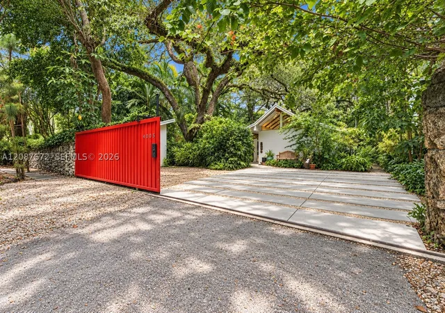 Photo 3 of Single family home for sale at 4005 S Loquat Ave, Miami, FL 33133 | MLS# A12087672 | Listing updated on 2026-09-25