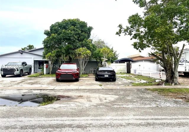 Photo 3 of Single family home for sale at 5822 Albert Rd, West Palm Beach, FL 33415 | MLS# A12086915 | Listing updated on 2026-09-14