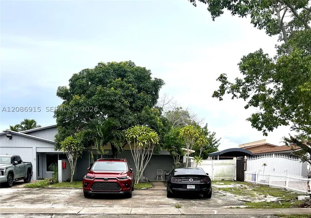 Photo 4 of House for sale at 5822 Albert Rd, West Palm Beach, FL 33415 | MLS# A12086915 | Listing updated on 2026-09-14