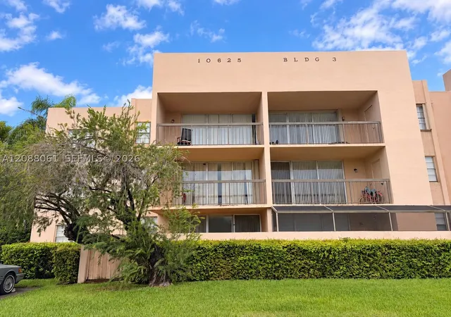 Condo for sale at 10625 SW 112th Avenue #111, Miami, FL 33176 | MLS# A12088061