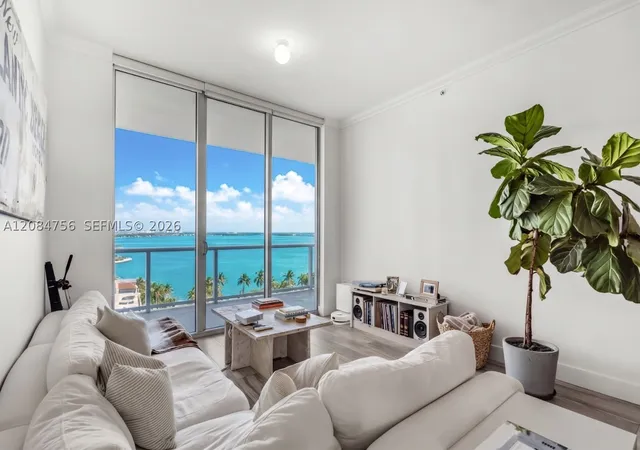 Listing Photo 4 - Condo for sale in building located at 7928 E Dr, Miami, FL 33141 - Unit #604