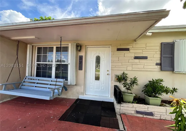 Photo 1 of Single family home for sale at 371 Sw 67th Terrace, Pembroke Pines, FL 33023 | MLS# A12088151 | Listing updated on 2026-09-13