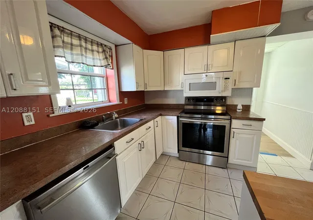 Photo 3 of Single family home for sale at 371 Sw 67th Terrace, Pembroke Pines, FL 33023 | MLS# A12088151 | Listing updated on 2026-09-13