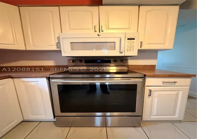 Photo 4 of Single family home for sale at 371 SW 67th Terrace, Pembroke Pines, FL 33023 | MLS# A12088151 | Listing updated on 2026-09-13