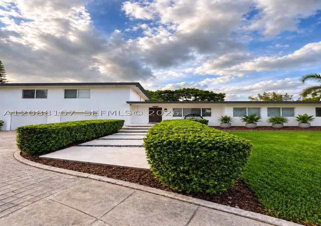 Photo 1 of Single family home for sale at 19050 Sw 144th Avenue, Miami, FL 33177 | MLS# A12088167 | Listing updated on 2026-09-25