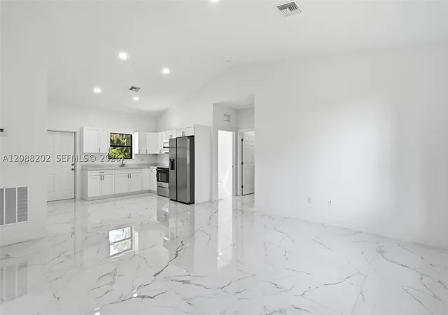 Photo 3 of Single family home for sale at 156 Carousel Ave, La Belle, FL 33935 | MLS# A12088202 | Listing updated on 2026-09-13