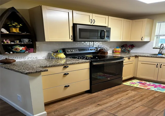 Photo 3 of Condo for sale at 2941 Crosley Dr W #H, West Palm Beach, FL 33415 | MLS# A12088204 | Listing updated on 2026-09-14