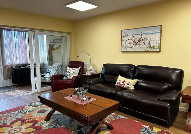 Listing Photo 5 - Condo for sale in building located at 2941 Crosley Dr W, West Palm Beach, FL 33415 - Unit #H