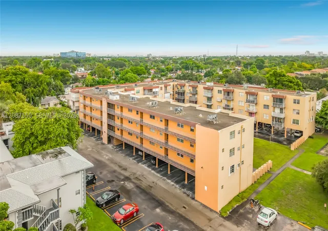 Photo 3 of Condo for sale at 1600 Tallwood Ave #204, Hollywood, FL 33021 | MLS# A12087550 | Listing updated on 2026-10-01