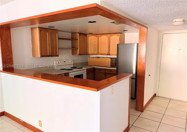 Photo 4 of Condo for sale at 20860 San Simeon Way #303-6, Miami, FL 33179 | MLS# A12088109 | Listing updated on 2026-09-14