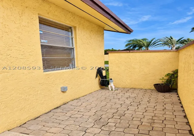 Photo 2 of Townhouse for sale at 401 Nw 43rd Street, Deerfield Beach, FL 33064 | MLS# A12085933 | Listing updated on 2026-09-14