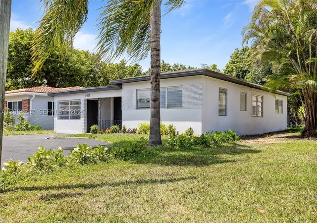 Photo 3 of Single family home for sale at 2517 Polk St, Hollywood, FL 33020 | MLS# A12088247 | Listing updated on 2026-10-05
