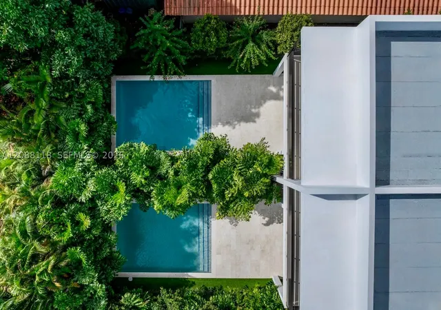 Photo 2 of Townhouse for sale at 2610 Sw 17 Street, Miami, FL 33145 | MLS# A12088118 | Listing updated on 2026-10-06