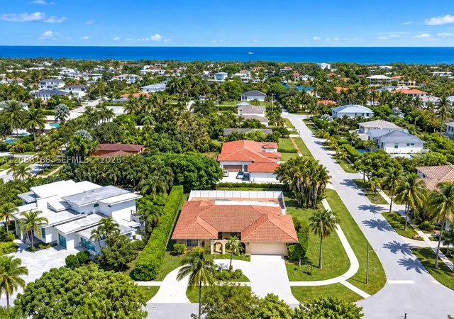 Photo 1 of Single family home for sale at 820 Ne 4th Avenue, Boca Raton, FL 33432 | MLS# A12088168 | Listing updated on 2026-09-14