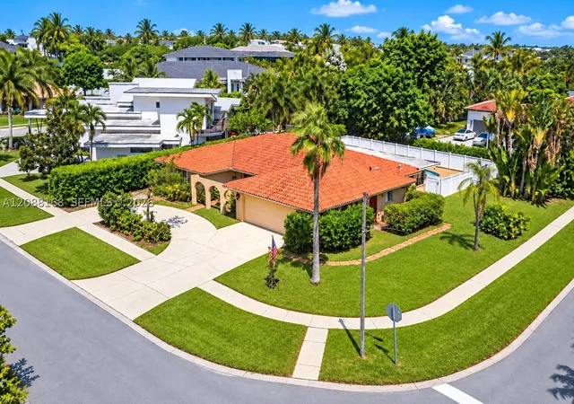 Photo 2 of Single family home for sale at 820 Ne 4th Avenue, Boca Raton, FL 33432 | MLS# A12088168 | Listing updated on 2026-09-14