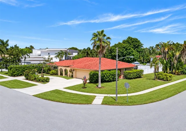 Photo 3 of Single family home for sale at 820 Ne 4th Avenue, Boca Raton, FL 33432 | MLS# A12088168 | Listing updated on 2026-09-14