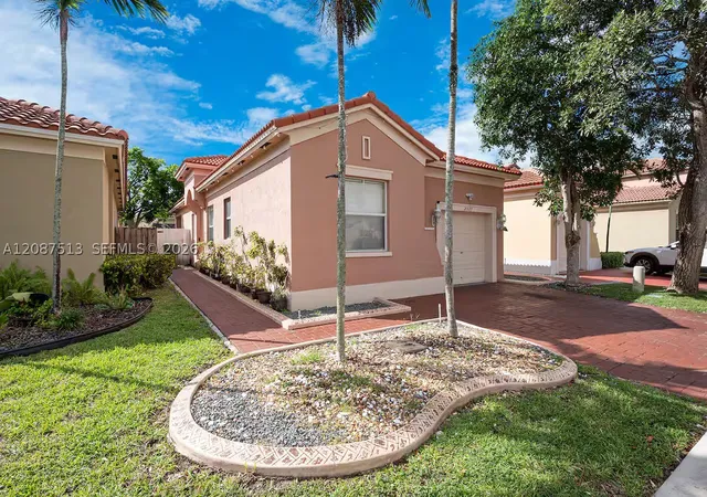 Photo 2 of Single family home for sale at 2327 Ne 37th Terrace, Homestead, FL 33033 | MLS# A12087513 | Listing updated on 2026-09-14