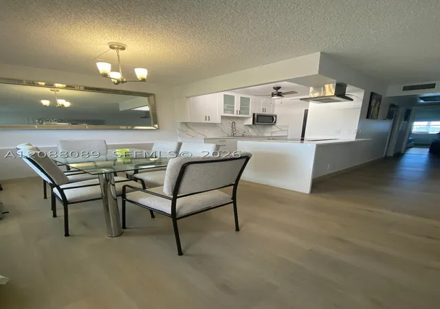 Listing Photo 4 - Condo for sale in building located at 4076 E Guildford, Boca Raton, FL 33434 - Unit #4