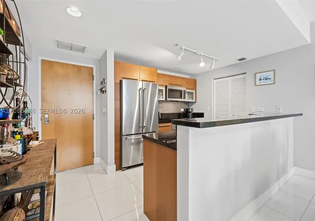 Photo 3 of Condo for sale at 253 NE 2nd Street #2501, Miami, FL 33132 | MLS# A12088338 | Listing updated on 2026-09-14