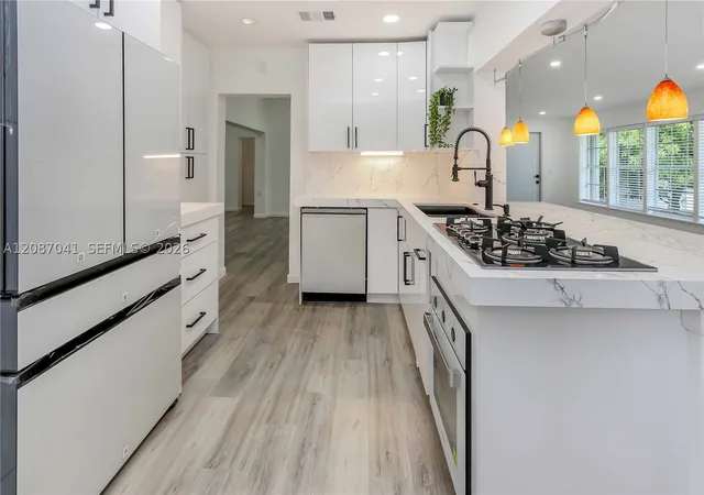 Photo 3 of Single family home for sale at 1516 Jefferson St, Hollywood, FL 33020 | MLS# A12087041 | Listing updated on 2026-09-17