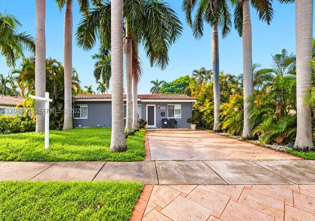 Photo 1 of Single family home for sale at 918 Ne 4th Street, Hallandale Beach, FL 33009 | MLS# A12085017 | Listing updated on 2026-09-14