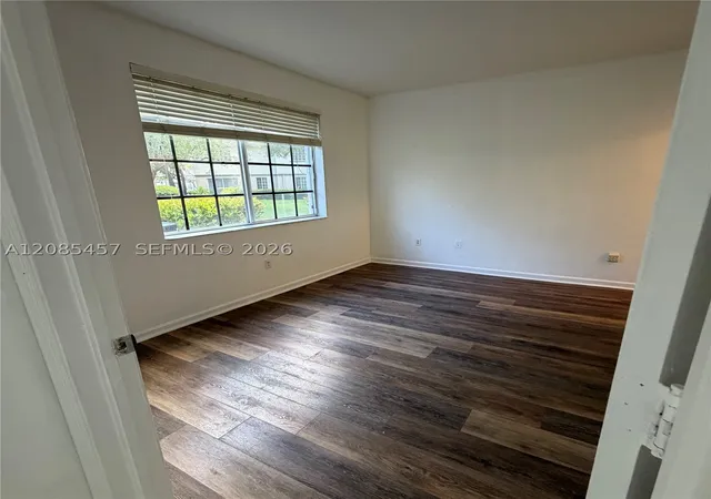 Listing Photo 5 - Condo for sale in building located at 1965 Freeport Ln, Riviera Beach, FL 33404 - Unit #1965