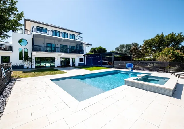 Photo 3 of Single family home for sale at 55 Ocean Front Dr, Key Largo, FL 33037 | MLS# A12088490 | Listing updated on 2026-09-14