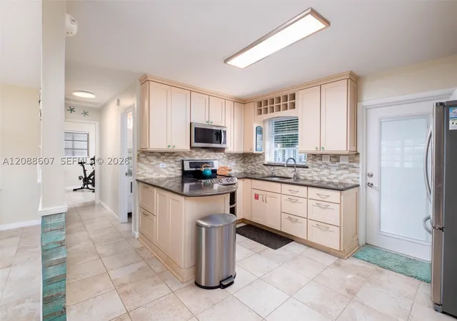 Photo 3 of Single family home for sale at 11231 2nd Ave Ocean, Marathon, FL 33050 | MLS# A12088607 | Listing updated on 2026-09-14